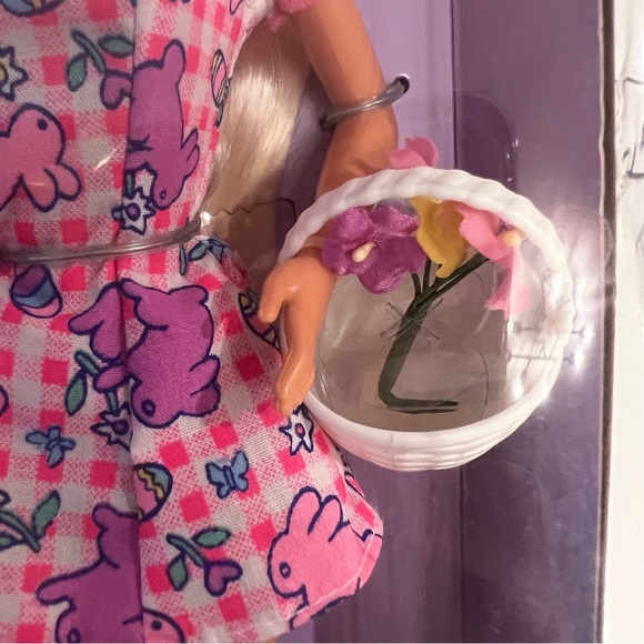 COLLECTOR’S EDITION EASTER BARBIES, set of 2 🐣 🐰 🌺 👱🏻‍♀️ - Picture 12 of 14
